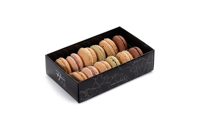 Assortiment-de-12-Macarons