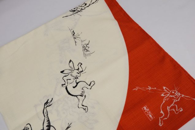 Furoshiki fenêtre ronde rouge lapin 2023 (70 cm)