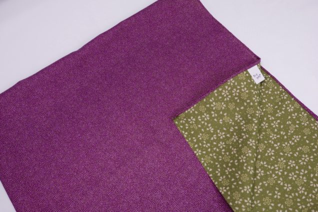 Furoshiki réversible violet et vert 2023 (70 cm)